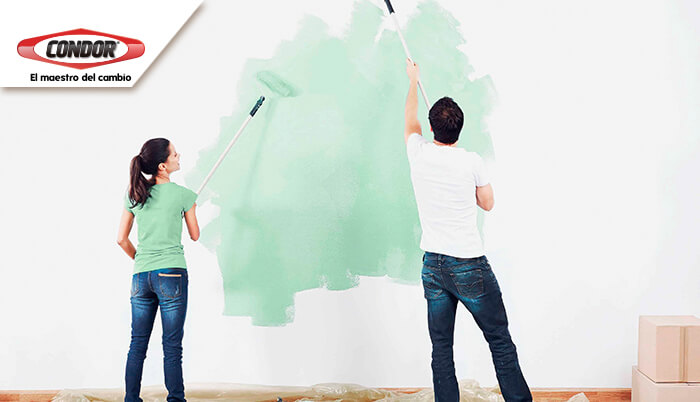 Usando pintura satinada en las paredes –